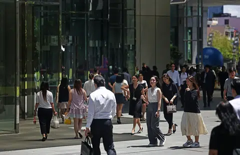 新加坡稳定的政治环境及具一致性的政策，是吸引全球专才的加分项目。