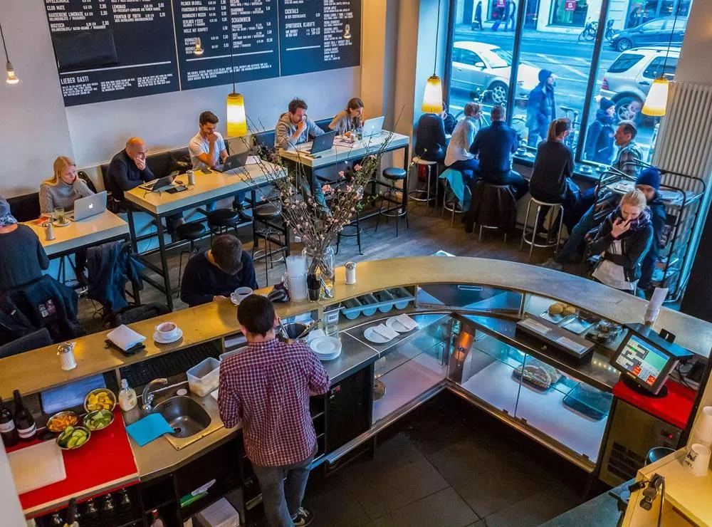 泡咖啡馆不再只是为了咖啡。