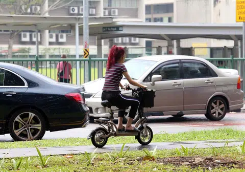 2019年的“全盛时期”，新加坡约有10万辆注册电板车。（海峡时报）