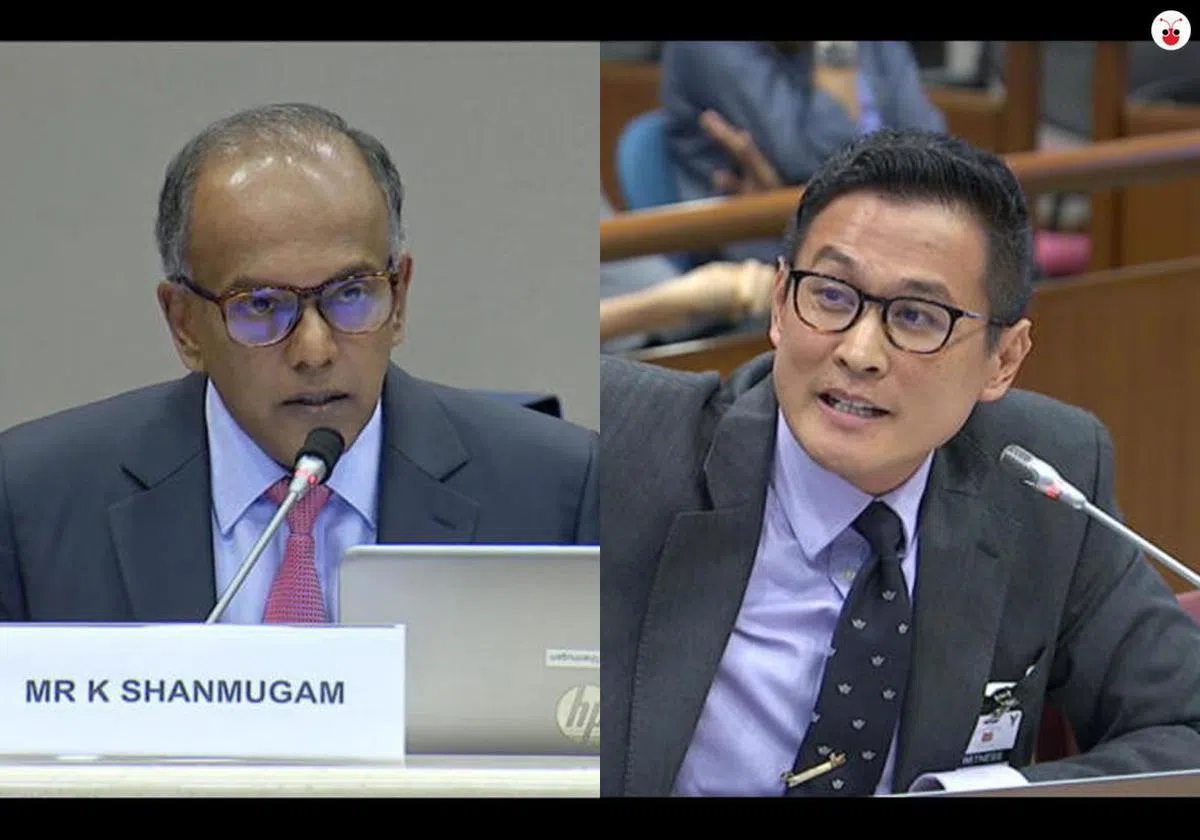  国会假新闻听证会最后一天，尚穆根（左）与覃炳鑫辩论六小时。（Gov.sg） 