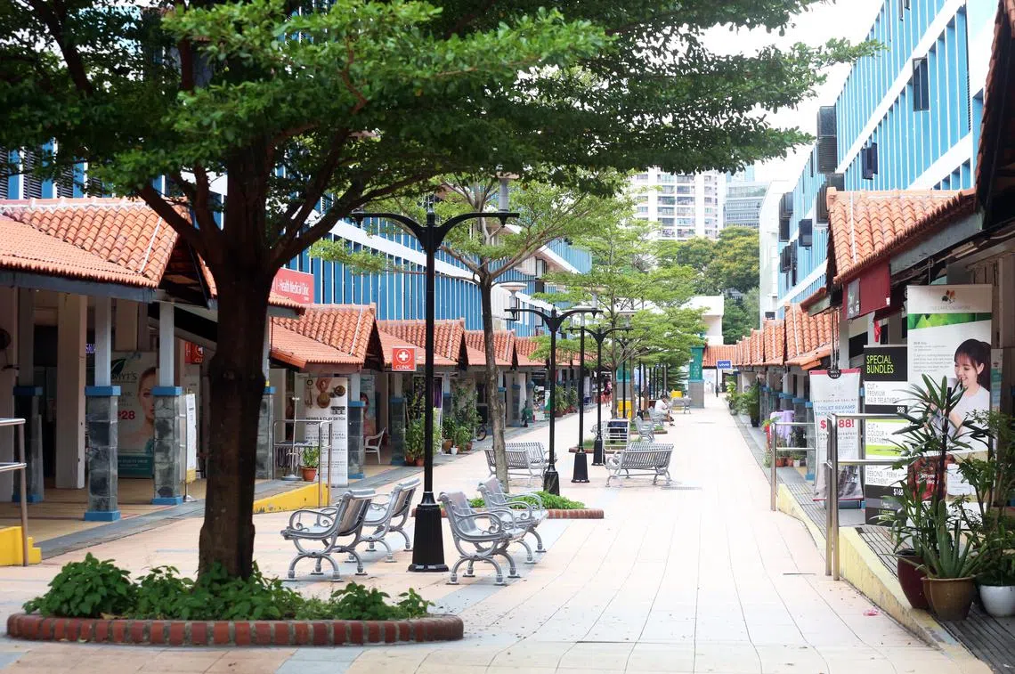 政府劝请民众尽可能待在家中。（联合早报）