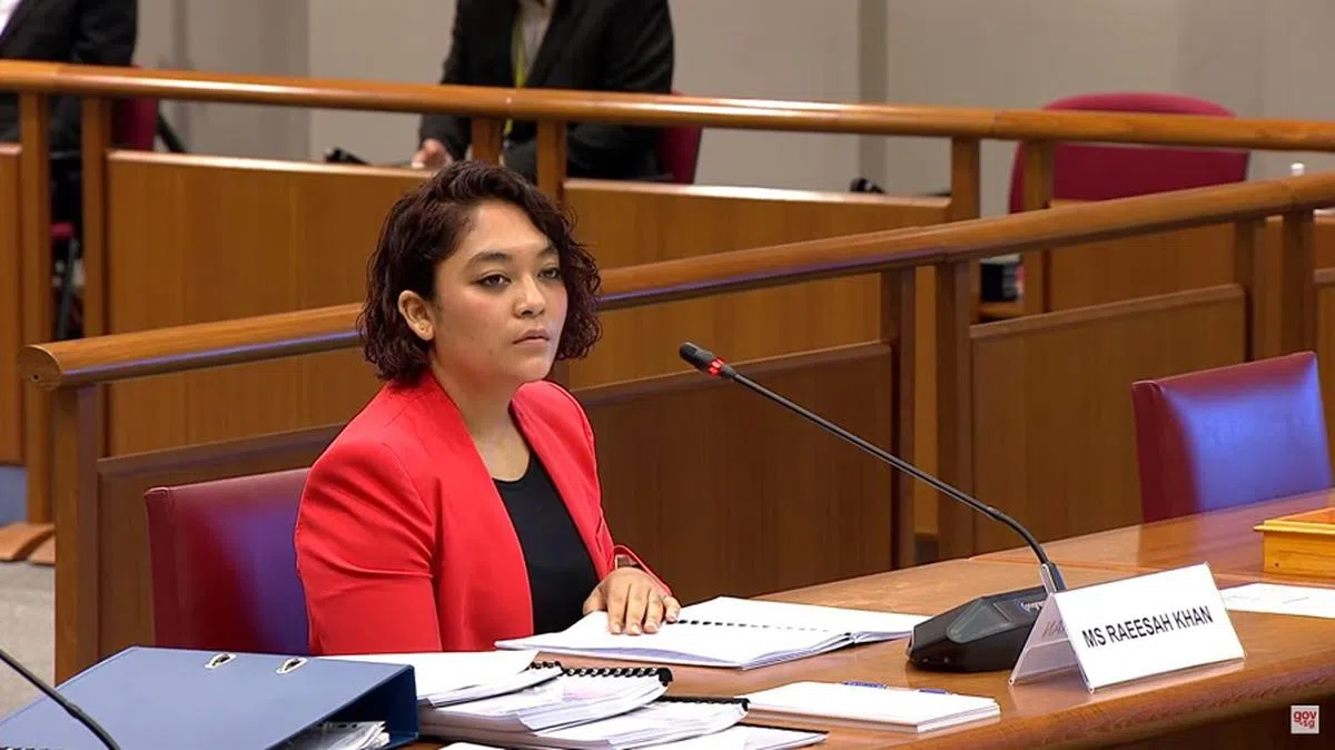 前盛港议员辣玉莎在2021年的国会特权委员会听证会上供证。（gov.sg视频截图）