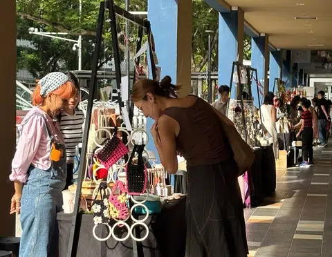 南洋艺术学院的文创市集。