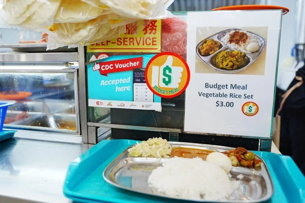 建屋局近日宣布调整政策，不再强制咖啡店业者参与经济餐计划。