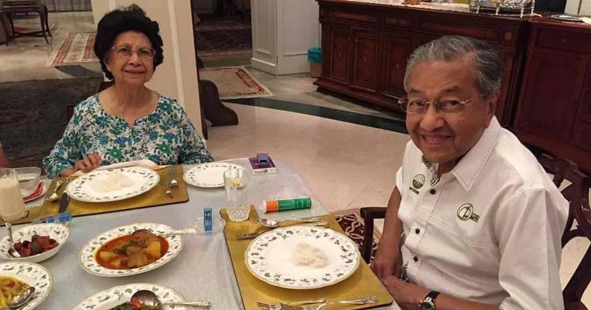  马哈迪曾被拍到晚餐食用的米饭只有大概2、3汤匙。（互联网） 