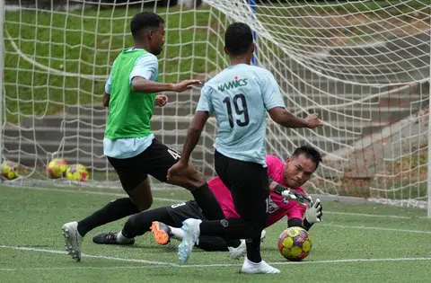新加坡国家足球队“雄狮队”守门员哈山训练的画面。（联合早报）