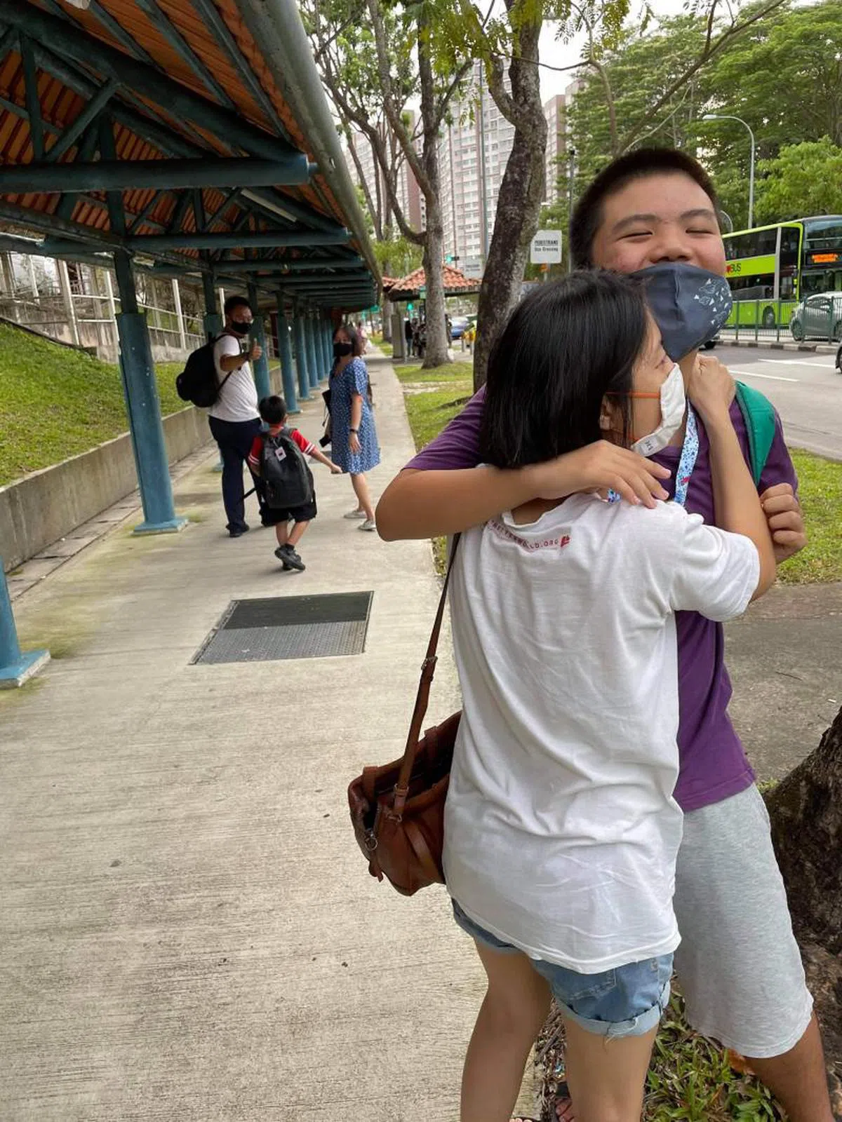 俊乐2021年4月因搭错车迷路了，幸得一户有一名7岁自闭儿的马来族家庭帮忙，终于与母亲团聚。（Aidil Ismail面簿）