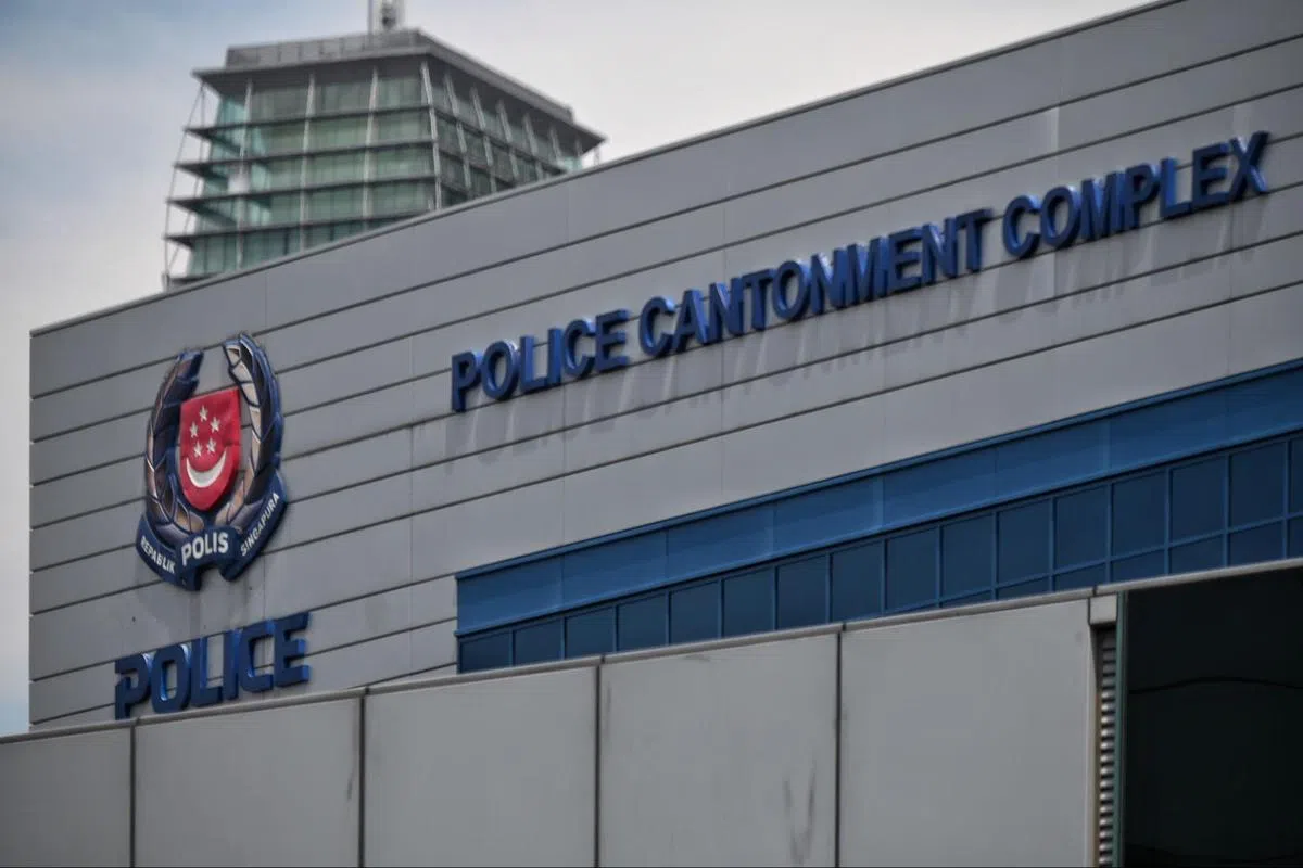 新加坡法律规定，针对某些罪行，目击者必须通报。图为警察广东民大厦。（海峡时报）