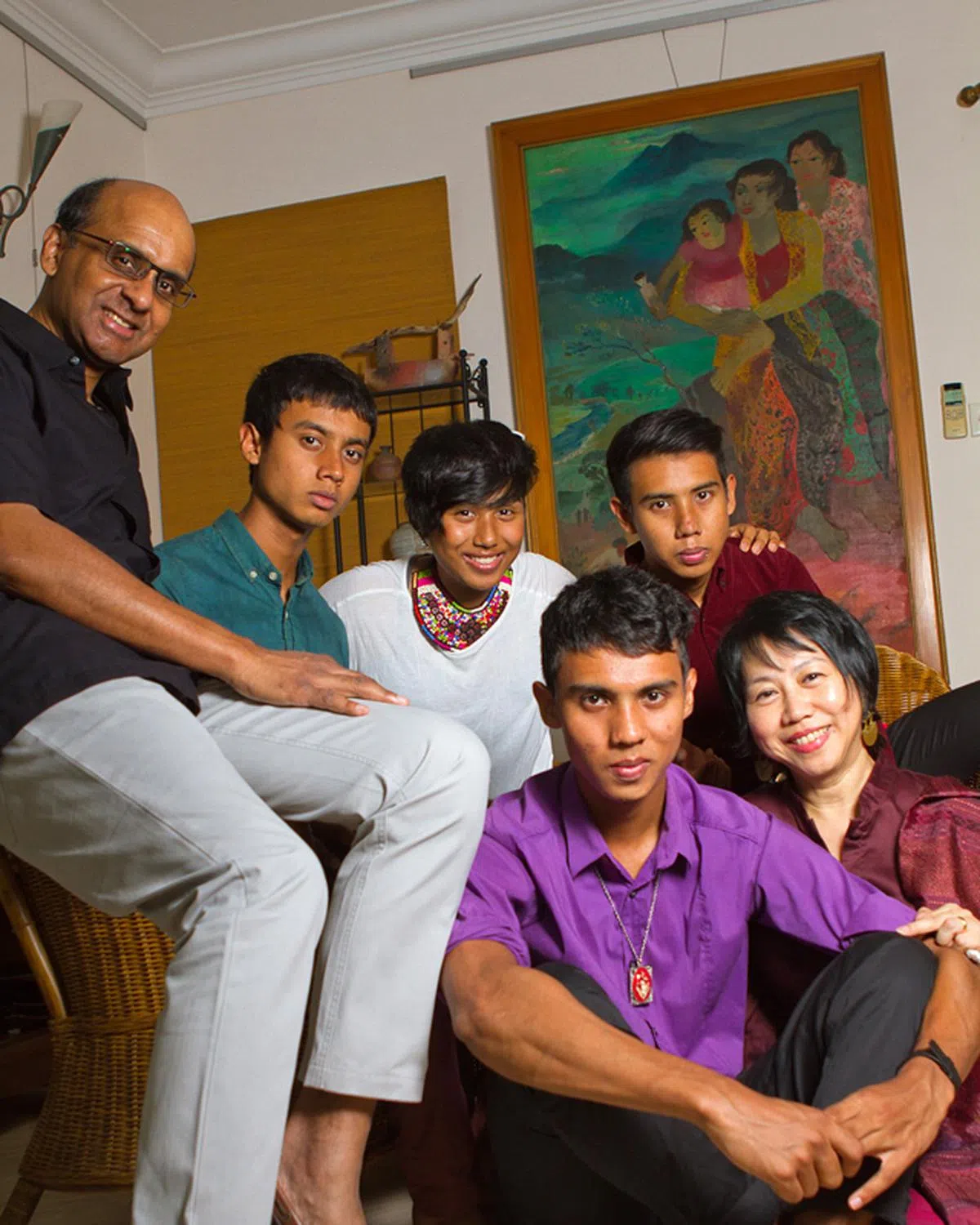 全家福：尚达曼（左一）与太太珍一藤木（右一）共育有三男一女。（通讯及新闻部2016年提供）