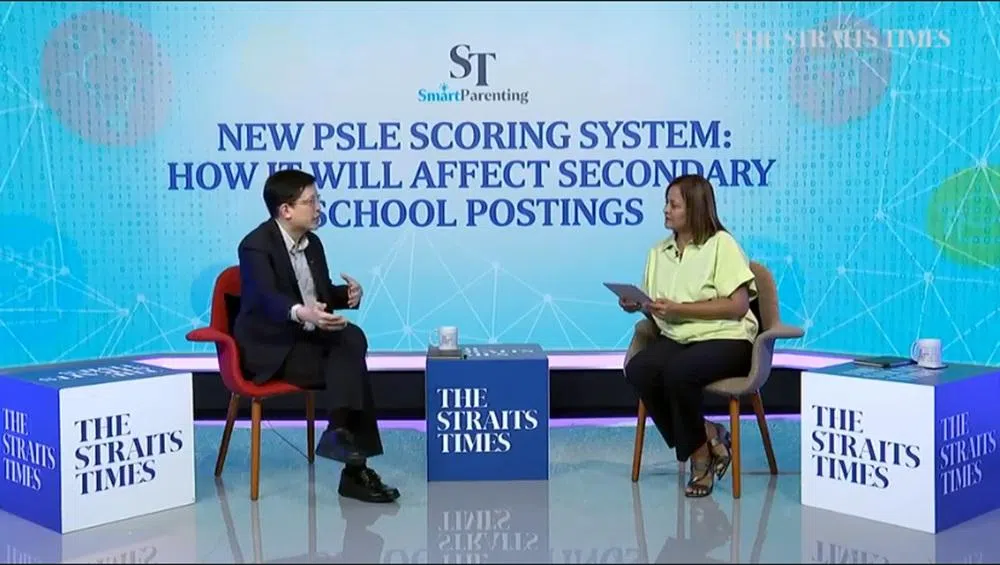 教育部副教育总司长（课程）孙振炜（左）在网络讲座上回答家长提问。讲座主持人是《海峡时报》教育专线记者Sandra Davie（右）。