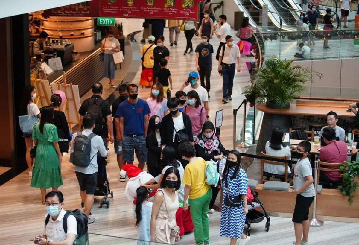  未来几周，政府部门会加强餐饮场所的执法行动，确保公众和餐饮场所遵守安全管理措施。（联合早报） 