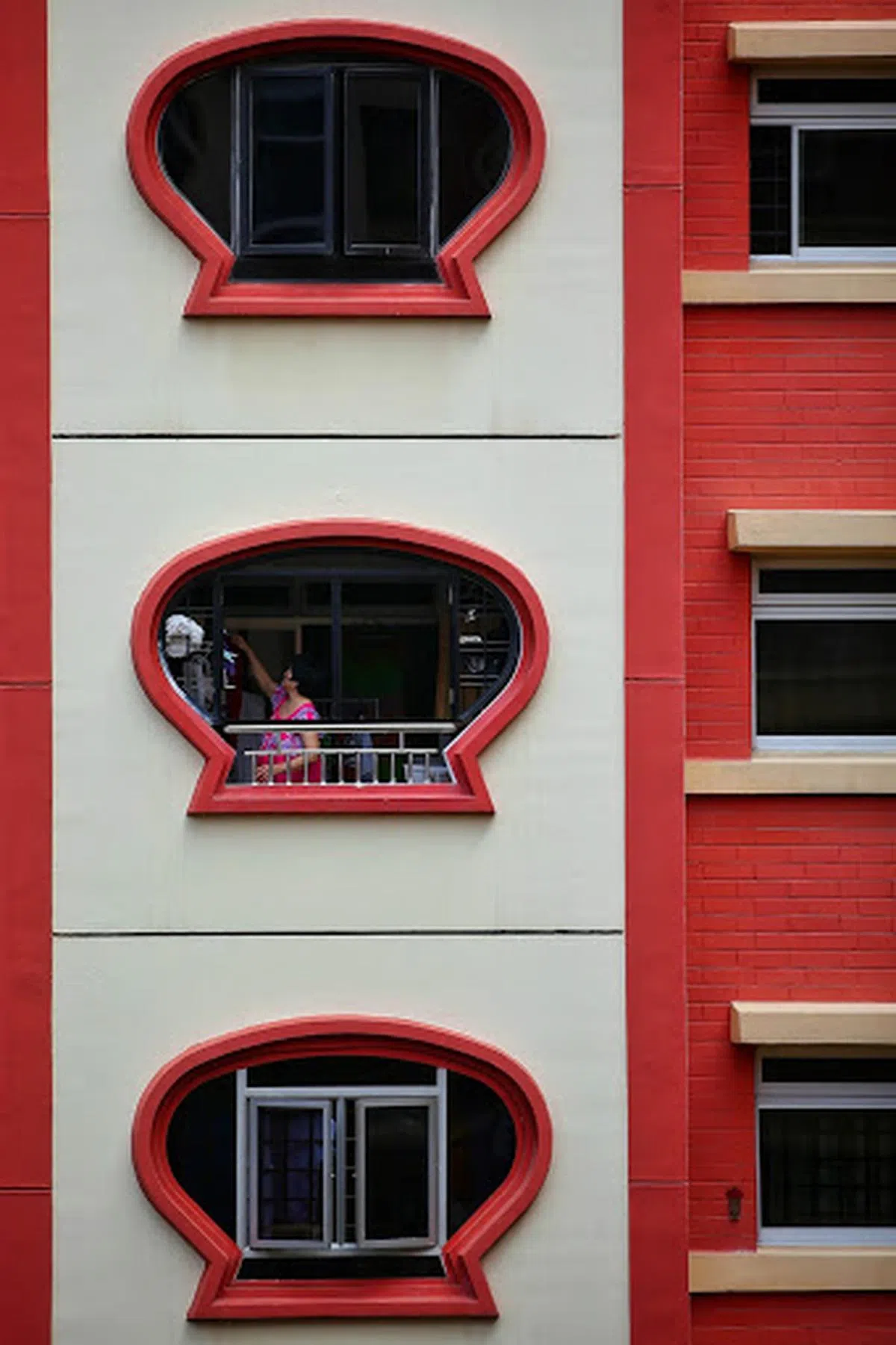  贝壳型的阳台窗户外观。（海峡时报） 