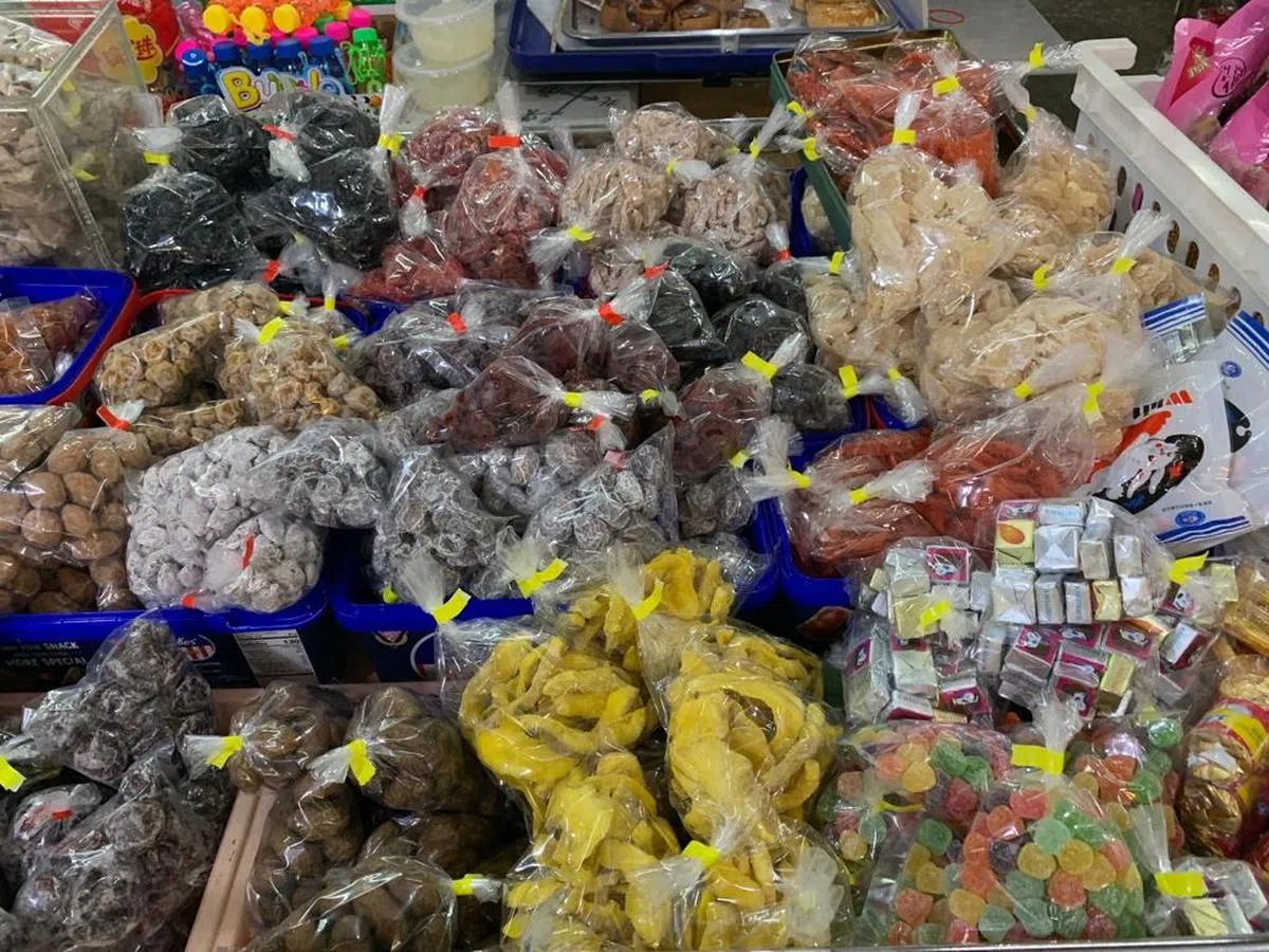  自童年就不曾改变包装设计的传统零食。（叶孝忠摄） 