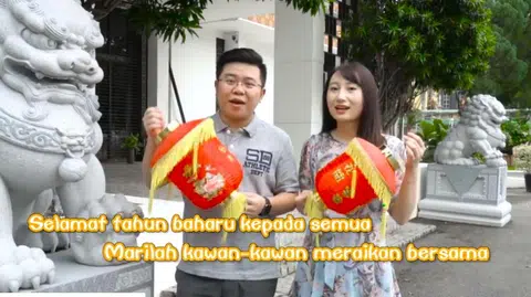 中国驻马国使馆青年外交官大展歌喉，大秀马来语，拍摄一个改编版的新年MV向马国民众拜年。（面簿截图）