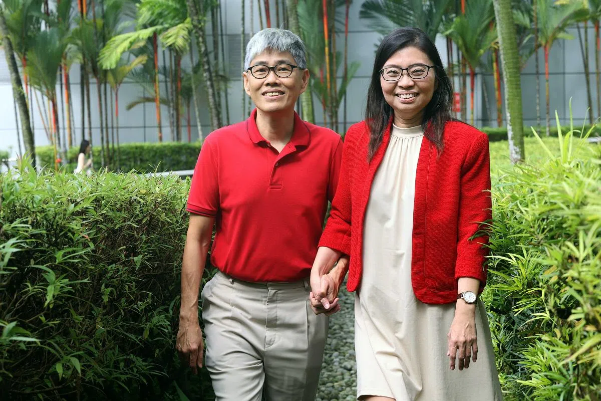 潘群勤（右）与丈夫陈礼添走过看似崎岖的政治路。（联合早报）