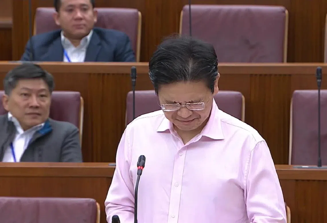 黄循财在感谢新加坡的“无名英雄”时，忍不住泪洒国会议事厅。（国会视频截图）