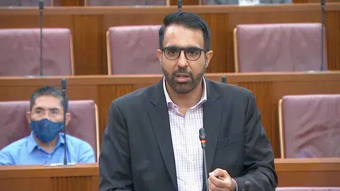 国会反对党领袖：我们需要市长，需要全职市长吗？这个问题一直被广泛讨论。目前看来，是检讨这个全职职位是否符合今日需求的时候了。（国会直播视频截图）