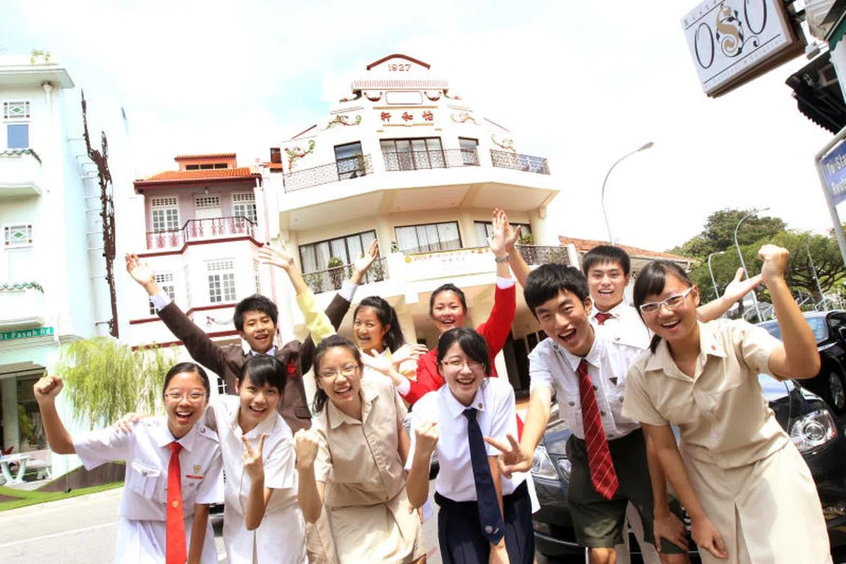  改进教育的首要任务，是尽量增加有能力的孩子——不论其家庭背景——去发掘和发展自己的天赋。（联合早报） 