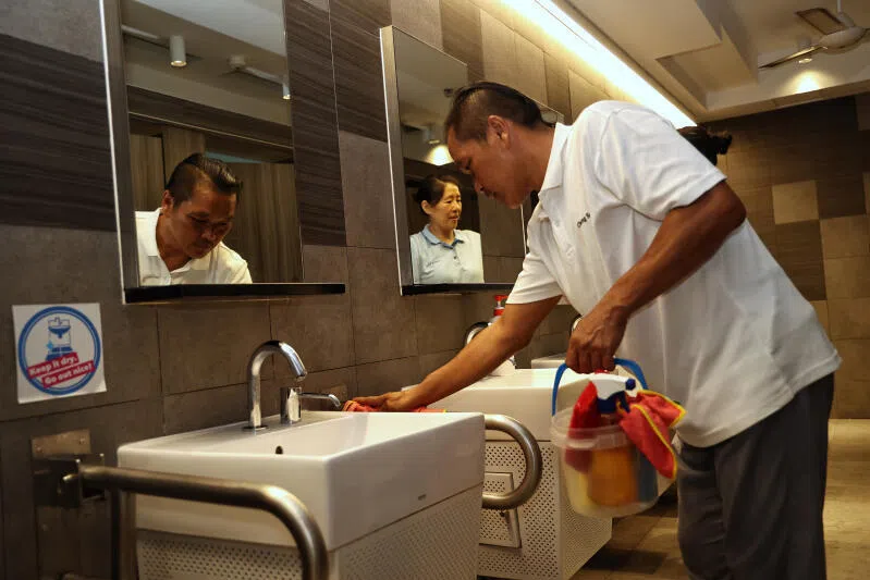 榜鹅One Punggol小贩中心的厕所。