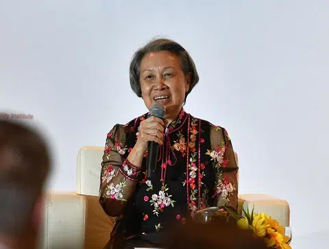 2019年11月12日，淡马锡控股首席执行长何晶受邀在由全球契约新加坡网络（Global Compact Network Singapore）举办的峰会上发表主旨演讲。（海峡时报）