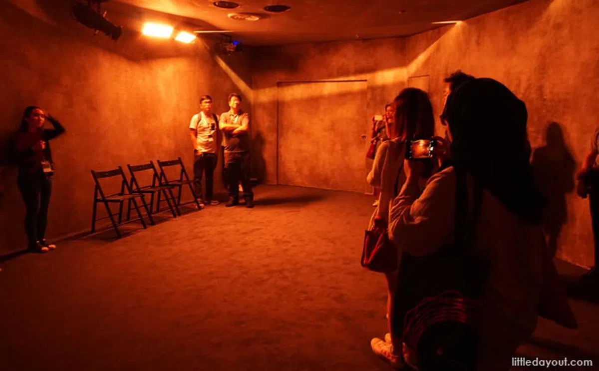  公众能体验在防空壕里避难的感觉。 (littledayout) 