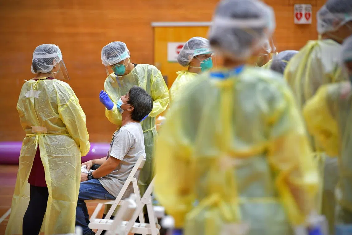 中国近期频频出现来自本地的境外输入病例，我国卫生部解释称那是因为康复者体内会残留不具感染性的病毒。（海峡时报）