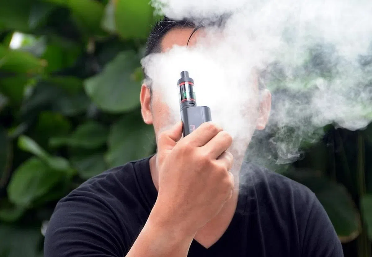 谁说抽电子烟有助于戒烟？（海峡时报）