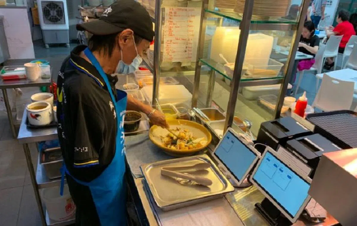 厨尊食阁提供特需员工六至八周的训练。（互联网）