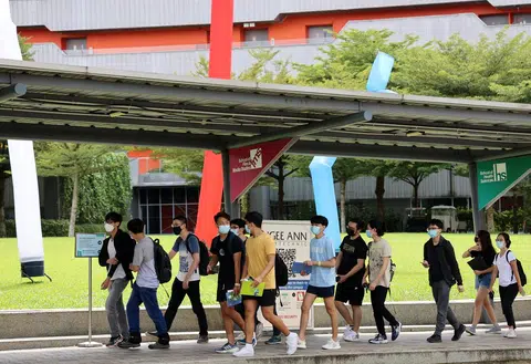 一项调查显示，本地的青少年群体较其他年龄层更受疫情所苦。（联合早报）