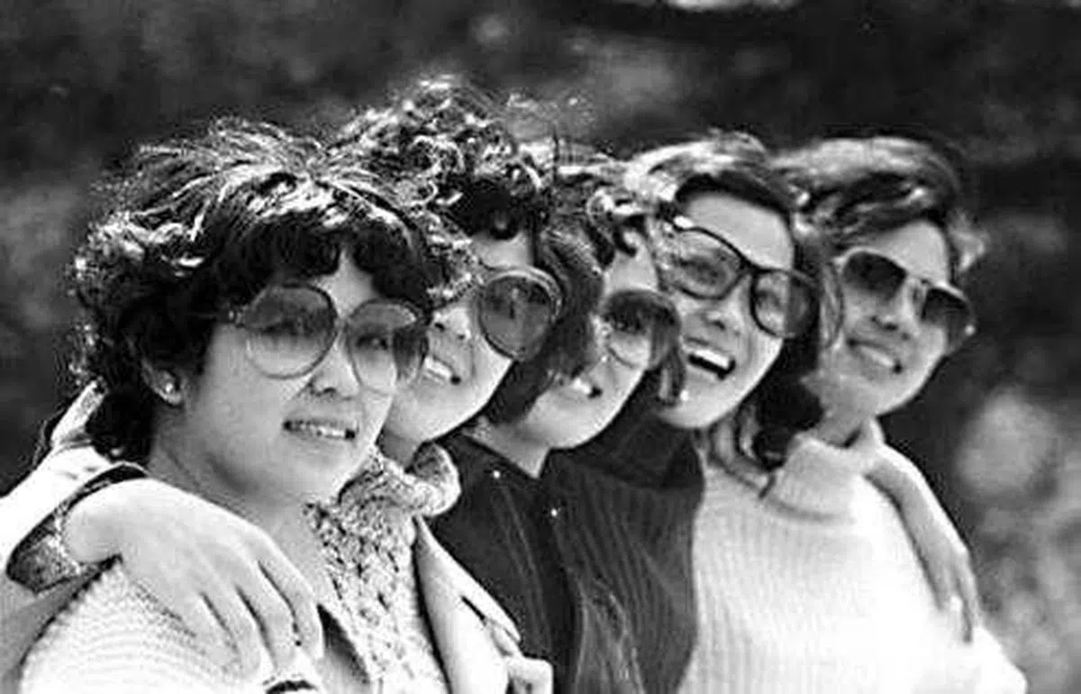  蛤蟆镜、太阳眼镜齐登场。（互联网） 