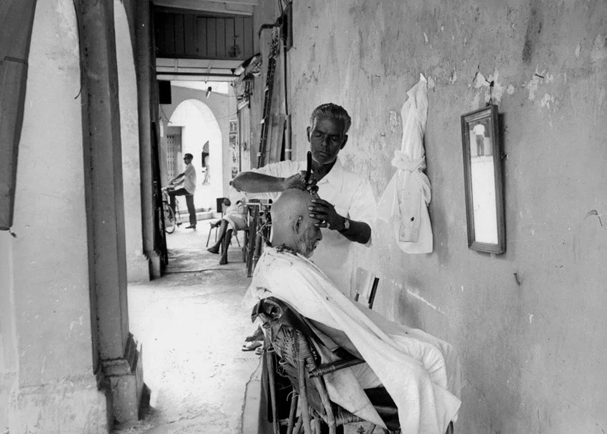 后巷理发行业早在上世纪五六零年代就已出现。（海峡时报）