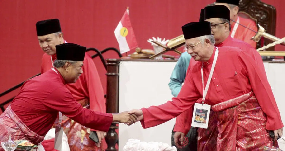  慕尤丁（左）曾经在巫统是马国前首相纳吉的副手。（星报） 