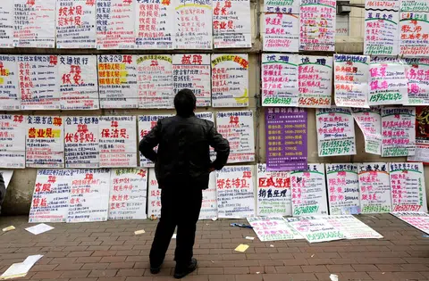 中国年轻人口失业率节节攀高，令人担忧。（路透社）