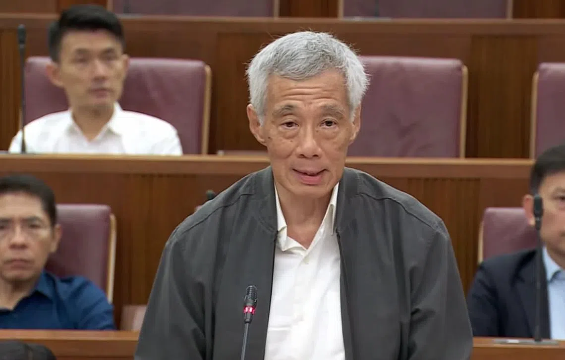 李显龙总理8月2日在国会发表中英文部长声明，还与议员们展开数小时辩论。（视频截图）