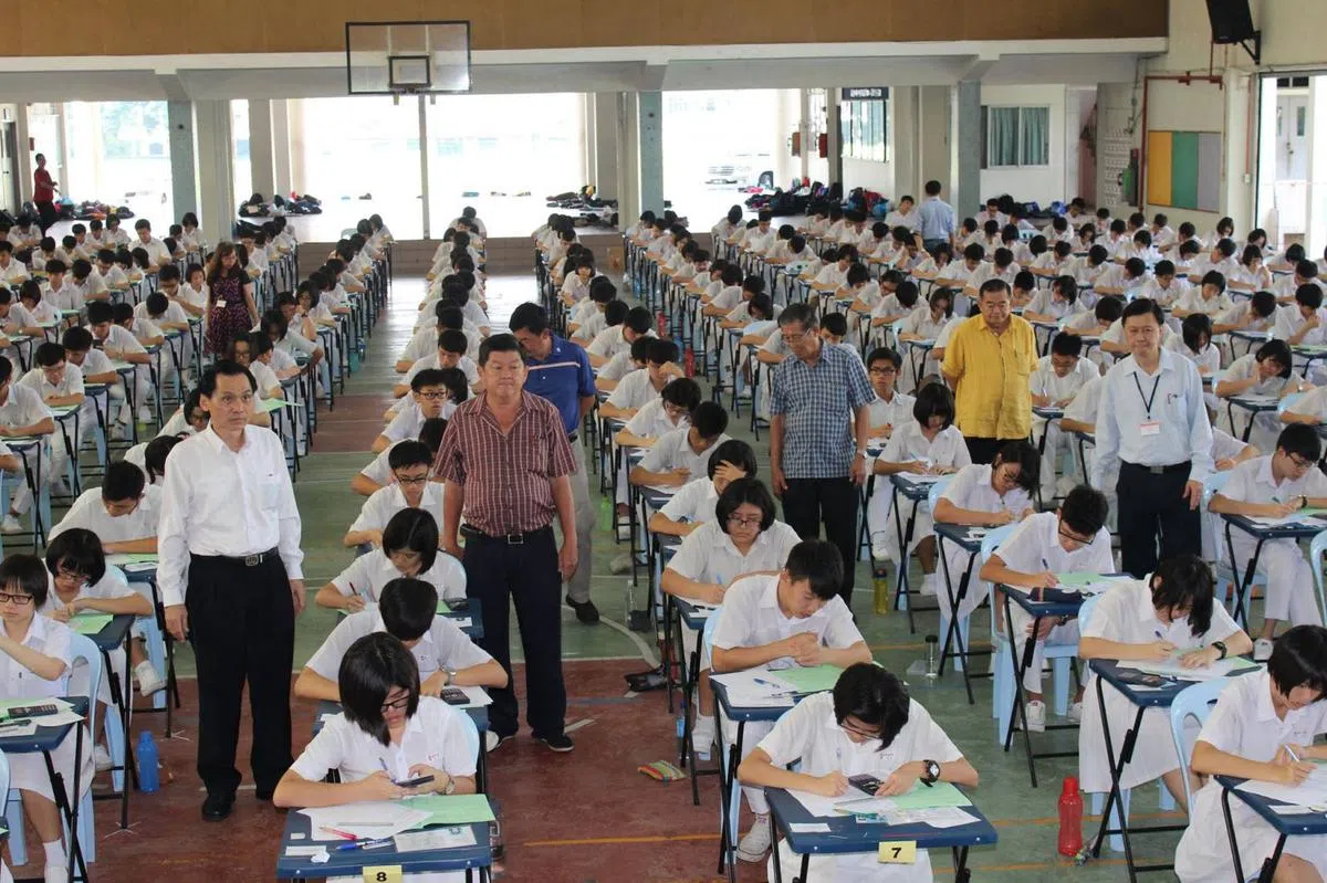  尽管统一考试证书不被马来西亚政府所承认，独中毕业生无法在马来西亚公立大学深造，然而马来西亚国内超过300所私立高校都接受独中毕业生以统一考试证书进行报读。（互联网） 