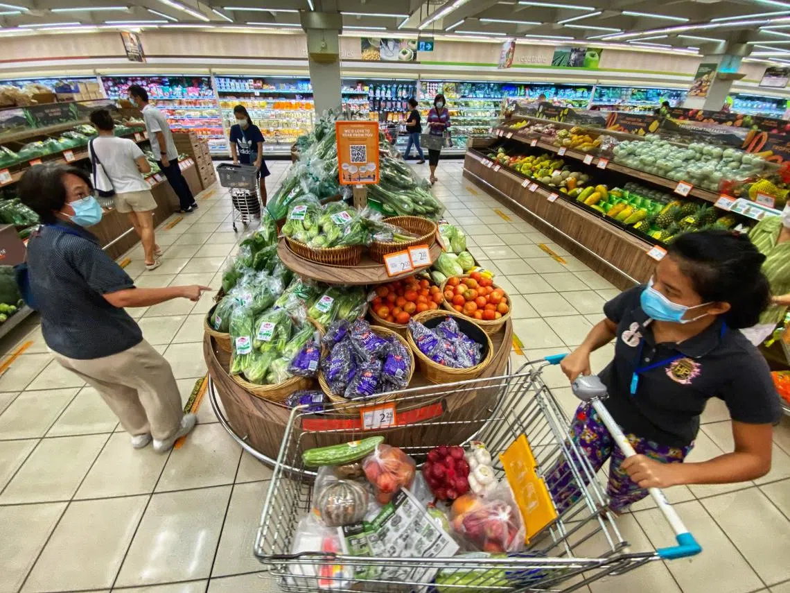 通货膨胀和供应链中断等因素，造成物价近期内上涨。（海峡时报）