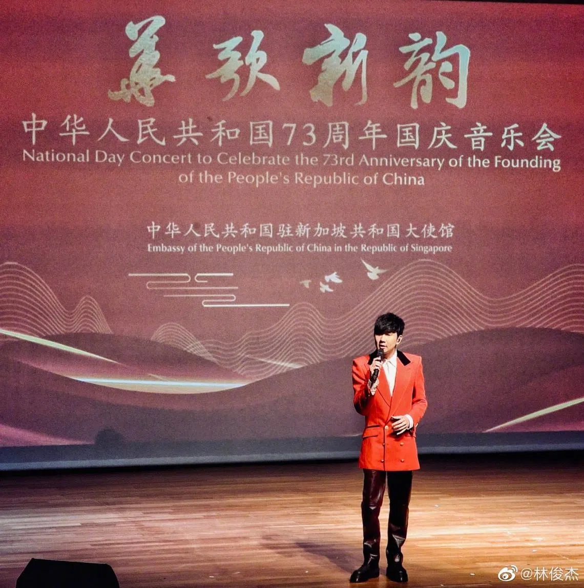 林俊杰在“华歌新韵”国庆音乐会上献唱。（林俊杰微博）