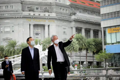 国务资政兼国家安全统筹部长张志贤（右）接待杨洁篪（左）。（联合早报）