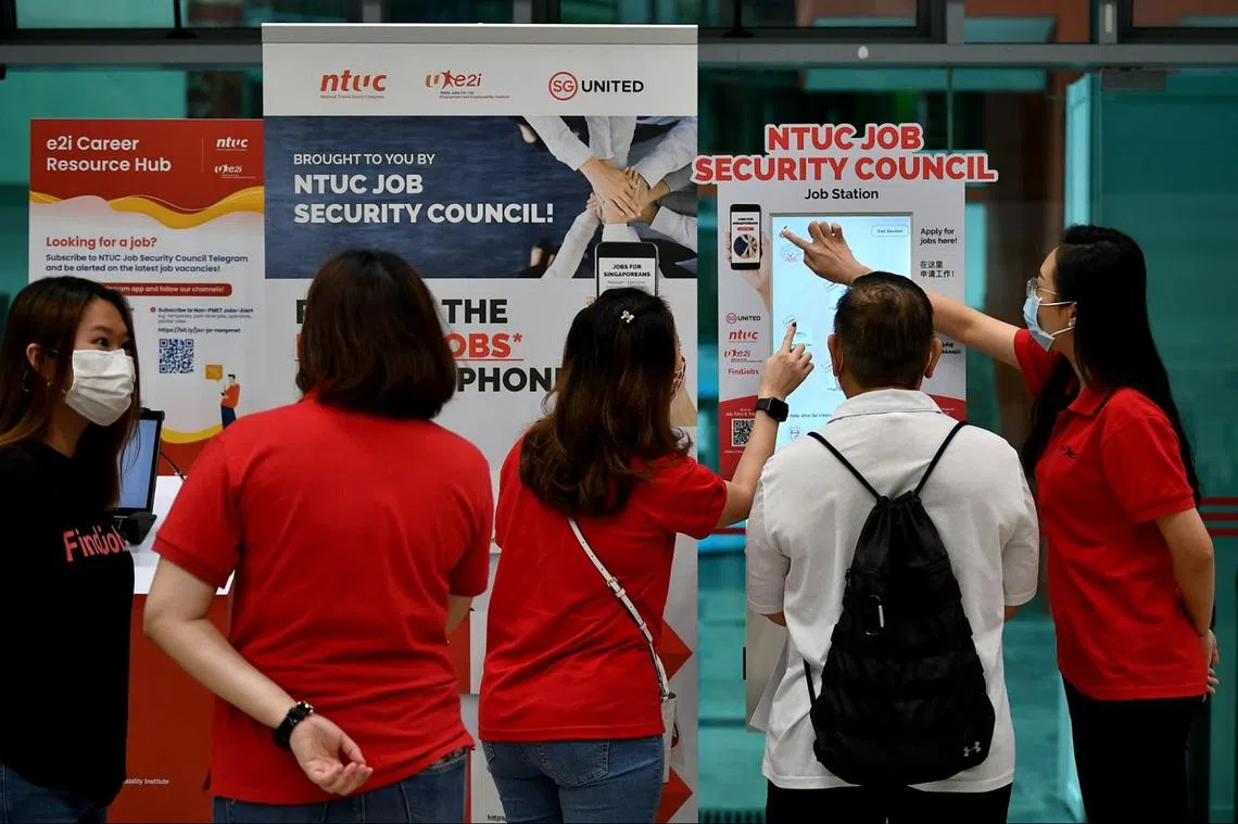 新加坡将在4月中旬正式推出供非自愿失业者申请的援助金。（海峡时报）