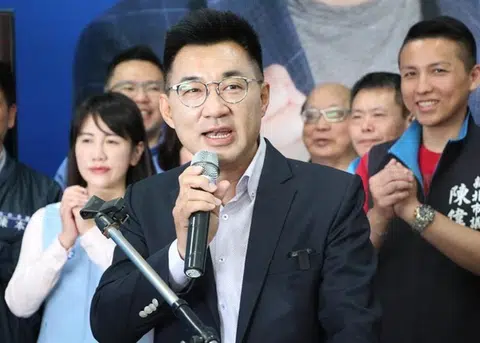 江启臣（中）接任国民党主席。（中时电子报）