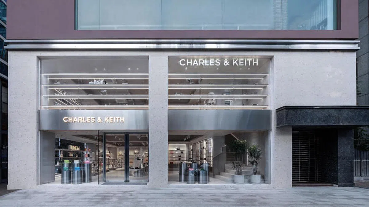 新加坡品牌Charles & Keith在江南开了第一间旗舰店。韩国政府积极推动医美旅游业，首尔江南是知名的“整容区”。（Charles & Keith）