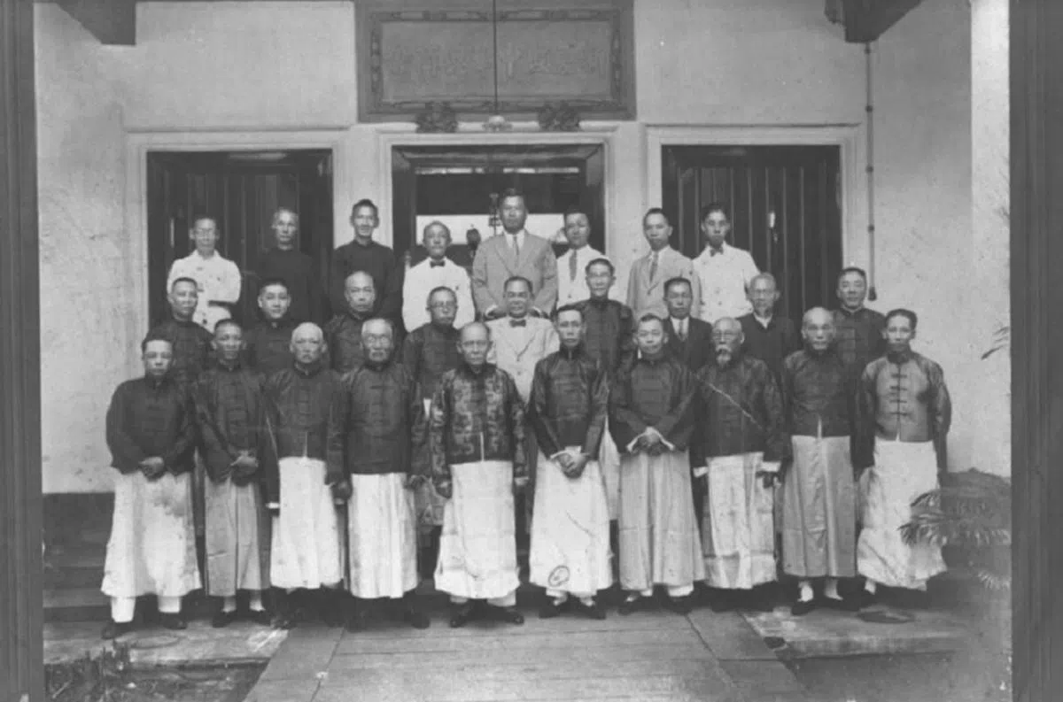  新加坡中华总商会早期的执行委员会成员。（国家档案馆） 