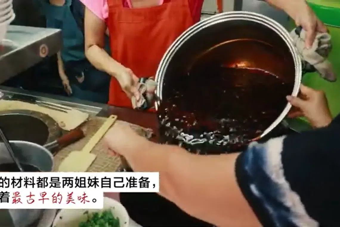 足料的牛肉面酱汁。