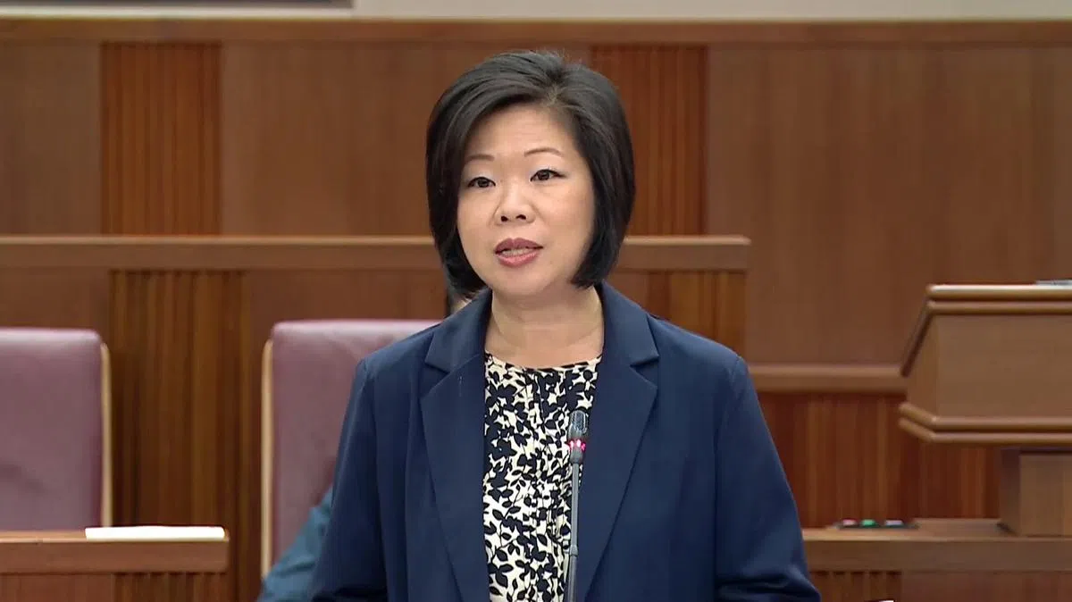 国家发展部兼外交部高级政务部长沈颖：随着国际贸易战的可能性不断提高，我国作为一个以转口贸易为主的国际口岸，肯定会受冲击。（gov.sg 视频截图）