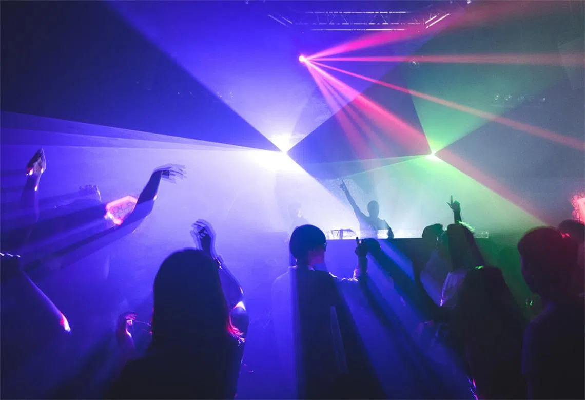 本地部分夜店将在最晚明年1月开始试行重新营业。（互联网）