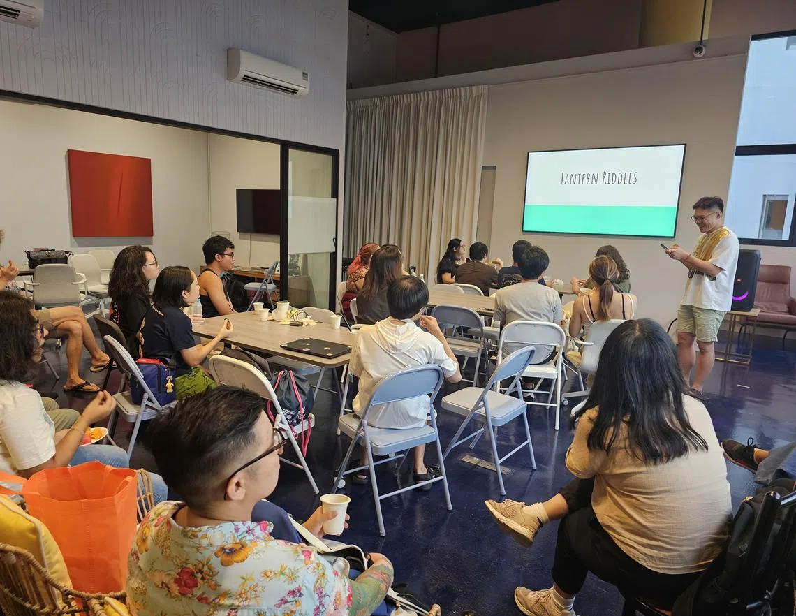 无性恋与无浪漫倾向者社群Aces Going Places每月的聚会（Aces Going Places提供给海峡时报）