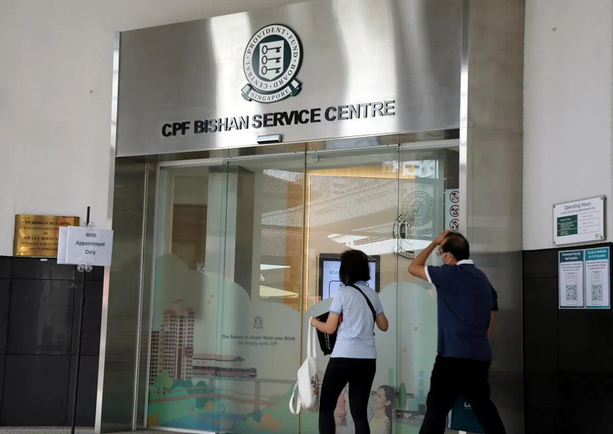 越来越多公积金会员使用公积金投资。（联合早报）