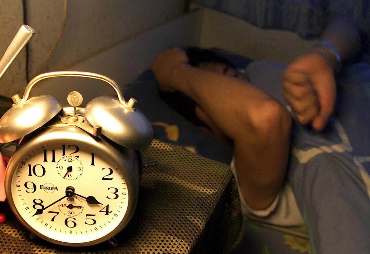 晚上辗转难眠，也会引发紧张性头痛。（联合早报）