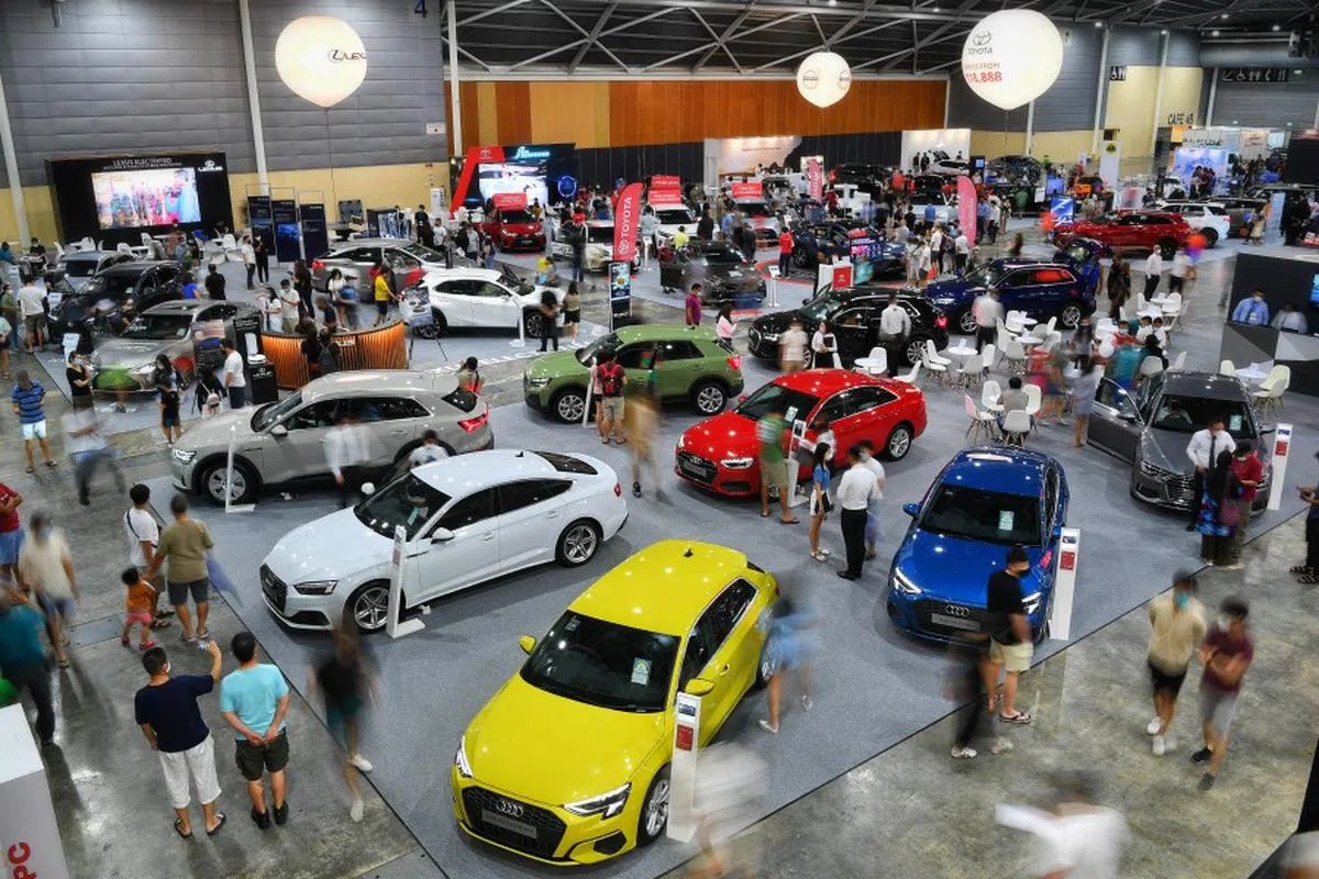 8月13日在新加坡博览中心举行的Cars@Expo汽车展销会，吸引不少公众参观与试座。（海峡时报）
