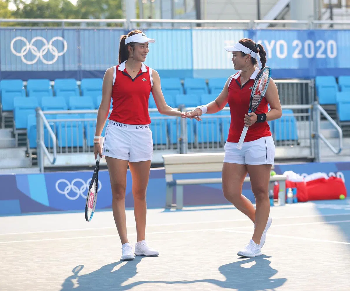  台湾网球女双“詹家姐妹”——詹詠然／詹皓晴首战对战罗马尼亚组合，意外爆冷出局。（詹詠然 Latisha Chan面簿） 